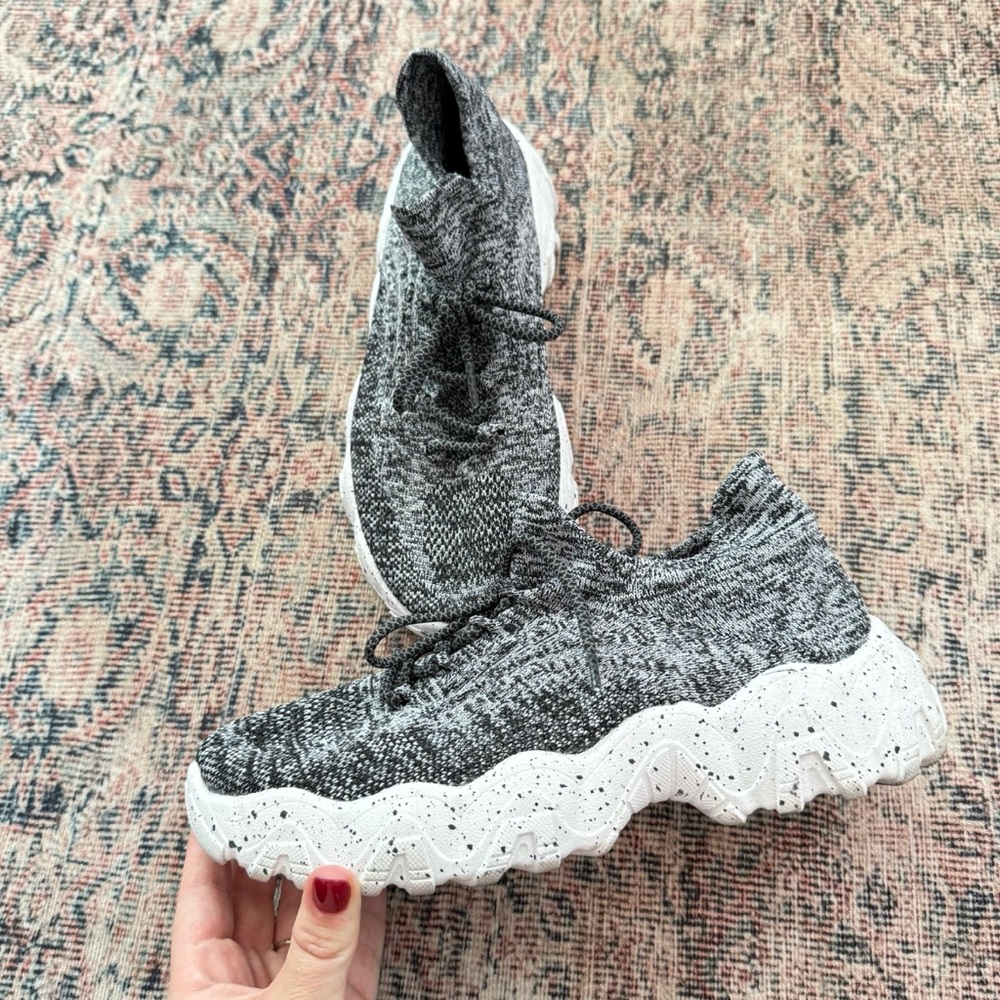 Gray Knit Chunky Chunky Sneakers Euro 40 US 9
